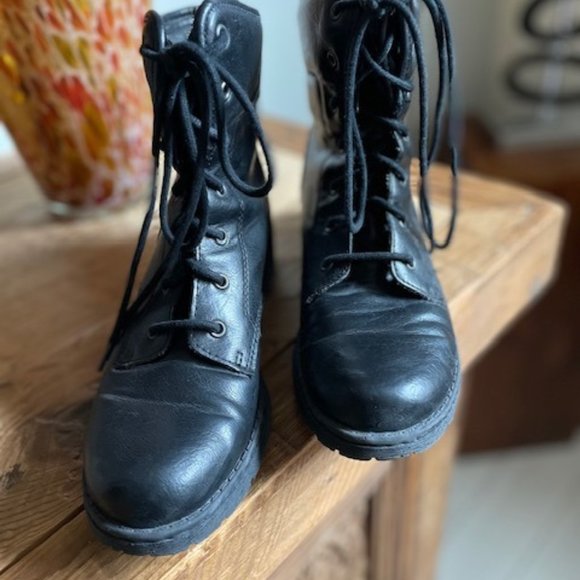 Size 7.5  BOC  Leather  lace up combat boots - Picture 1 of 4